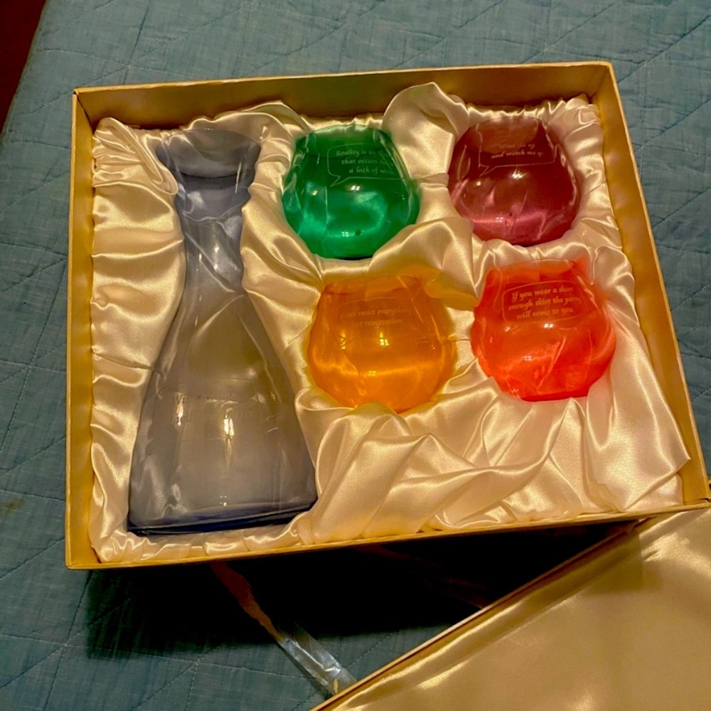 Oleg Cassini wine set